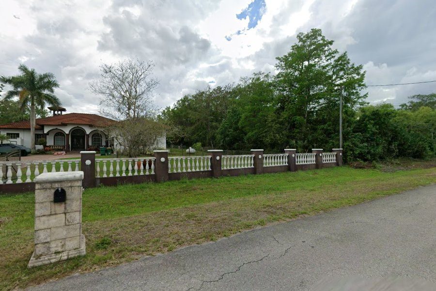 Street view exterior, angle 210°